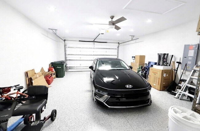 Building Photo - 1055 Waterline Ct