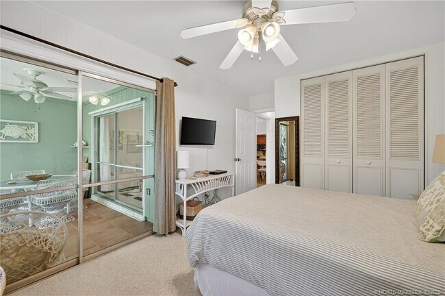 Building Photo - 262 SE Monterey Ave