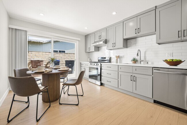 Building Photo - 4141 E Addington Cir