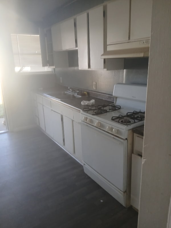 Building Photo - 106 S Davis St