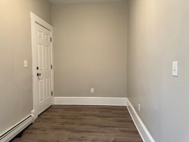 Building Photo - 16 Bloomfield St