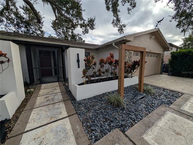 Building Photo - 1117 Lakemont Dr