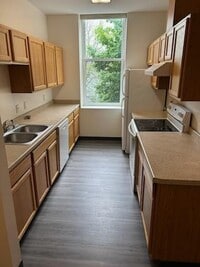 Building Photo - 823 Main Street Unit A/B/C/D C
