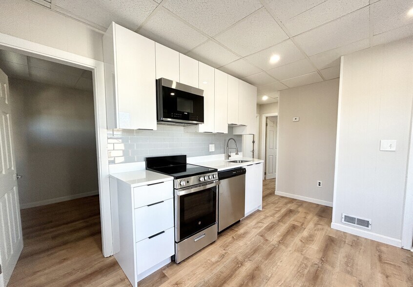 Building Photo - 105 Buttonwood St