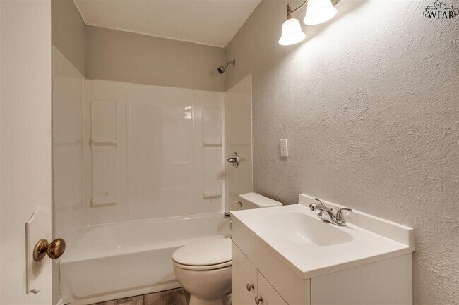 Building Photo - 523 W Inwood Dr