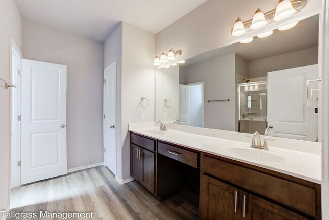 Building Photo - 4/2.5/2 Small New Neighborhood in Broken A...