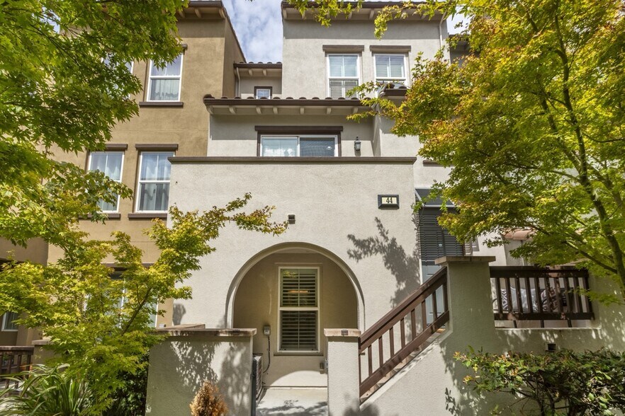 Building Photo - 44 Muller Pl