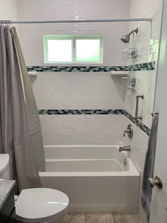 Building Photo - FURNISHED 2+ 2 Cottage - Downtown Ventura