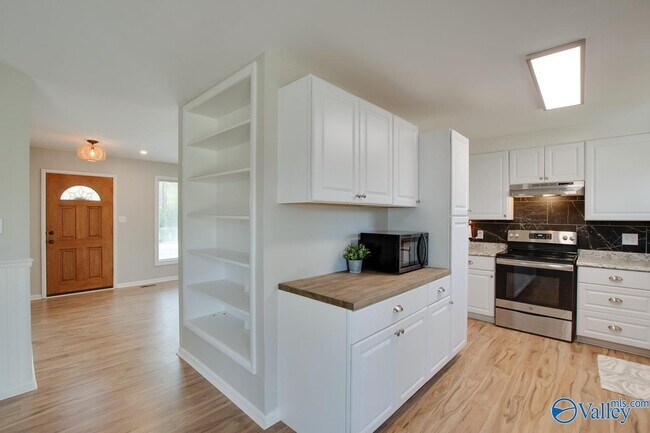 Building Photo - 803 Mead Rd NE