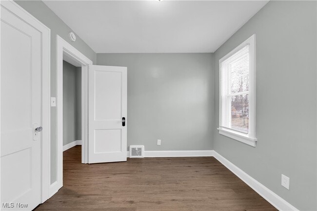 Building Photo - 961 Montford Rd