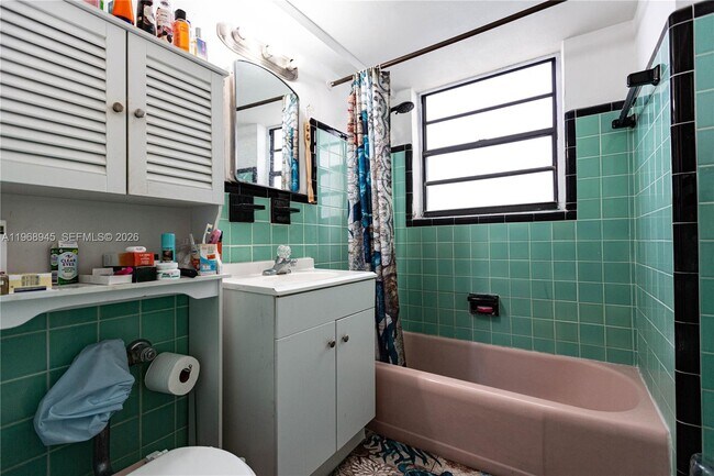 Building Photo - 6484 Indian Creek Dr