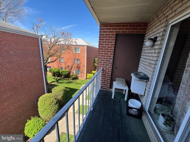 Building Photo - 809 Red Lion Rd