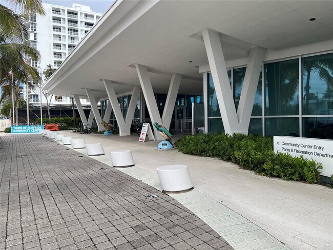 Building Photo - 9241 Collins Ave