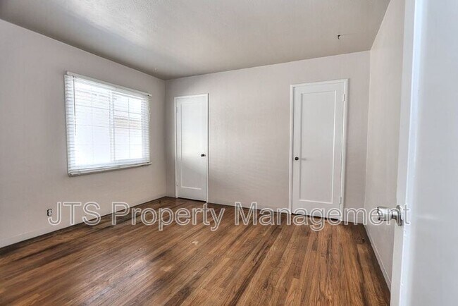 Building Photo - 3109-3111 Hampshire Drive