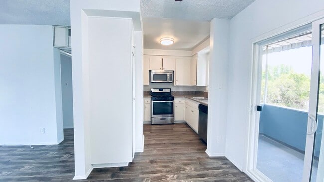 Building Photo - Stunning Upgraded 1 Bed/1 Bath with a Spacious Floorplan & Balcony!