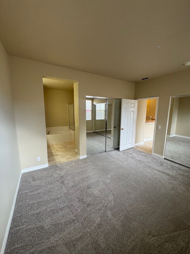 Building Photo - Beautiful 2 Bedroom/2 Bathroom + Bonus Room in Gated Community