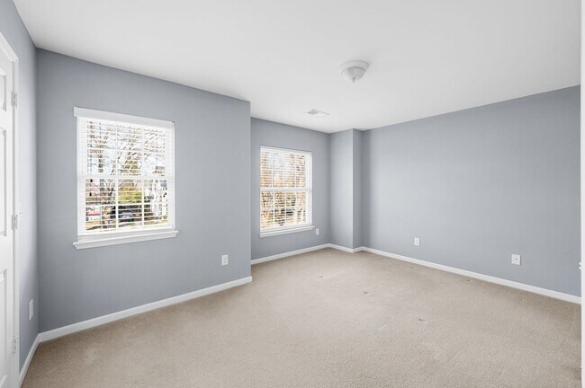 Building Photo - Awesome 2BE/2.5BA duplex Incredible location near Vanderbilt University!