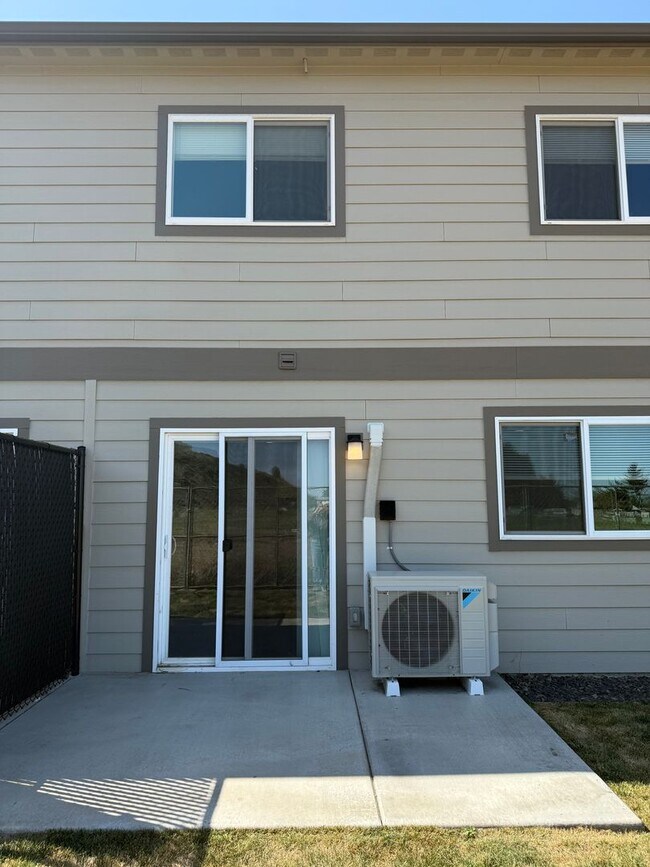 Building Photo - 5305 Smitten Street #2