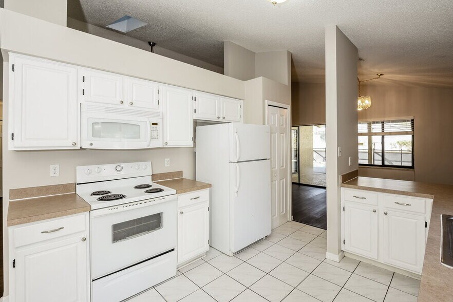 Building Photo - 1048 Vernon Loop