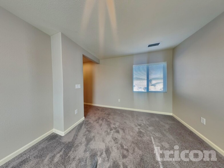 Building Photo - 8948 Elk Ravine Dr