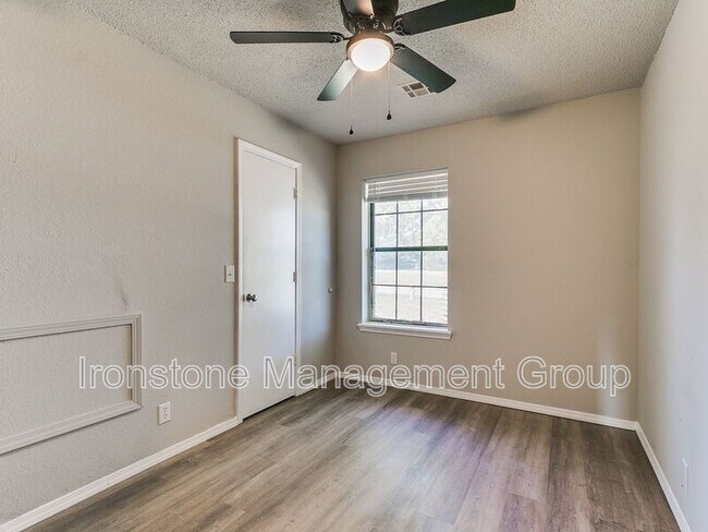 Building Photo - 12013 S Gum Ave