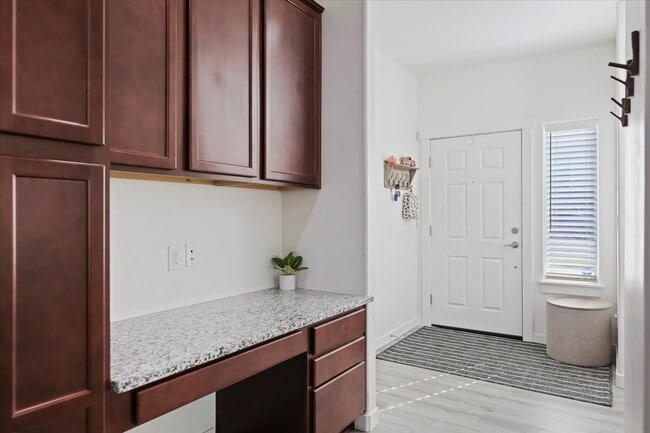 Building Photo - 5720 Cherry Ln