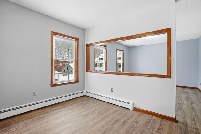 Building Photo - 315 Woronoco Rd