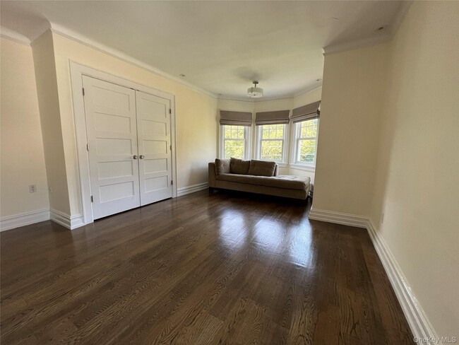 Building Photo - 36 Midland St