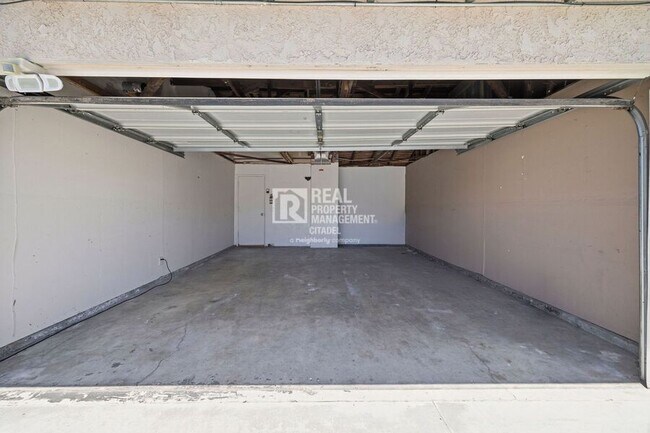 Building Photo - 5082 Edinger Ave