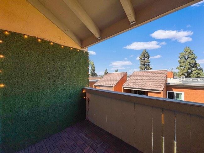 Building Photo - Charming 1BD/1BA Condo in Allied Gardens W...