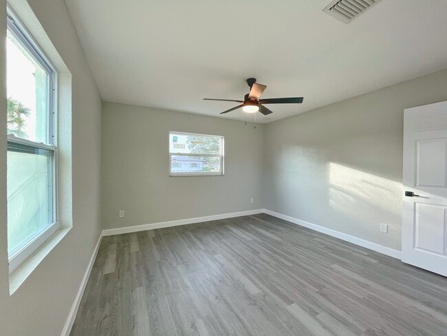 Building Photo - 2860 35th St S