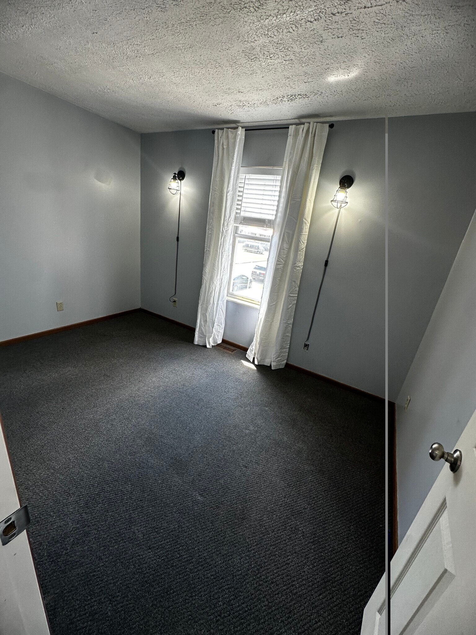 Building Photo - 415 S Ellison St