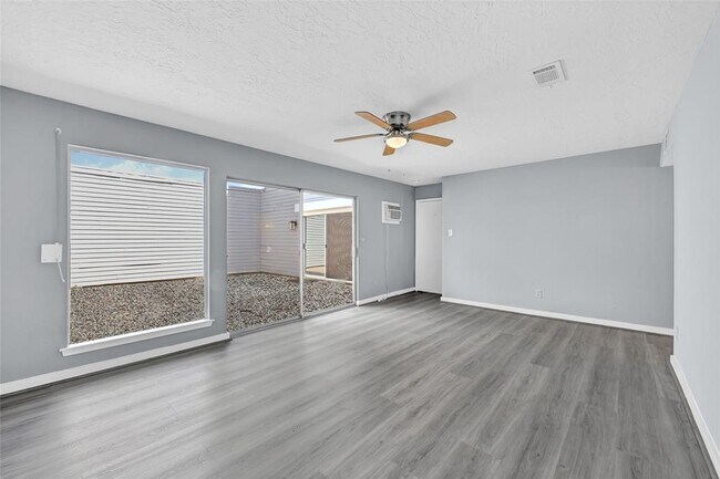 Building Photo - 10718 Boardwalk St