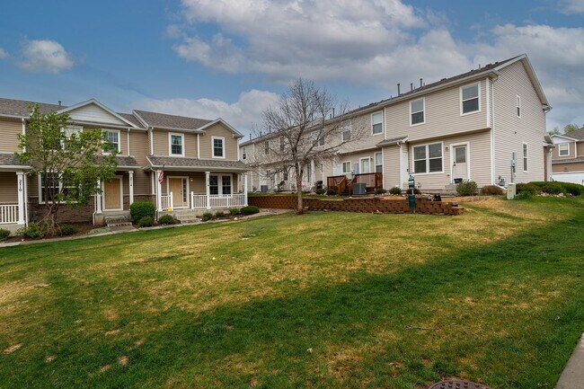 Building Photo - Stunning Townhouse for Rent