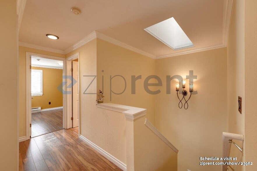 Building Photo - 10909 Avondale Rd NE