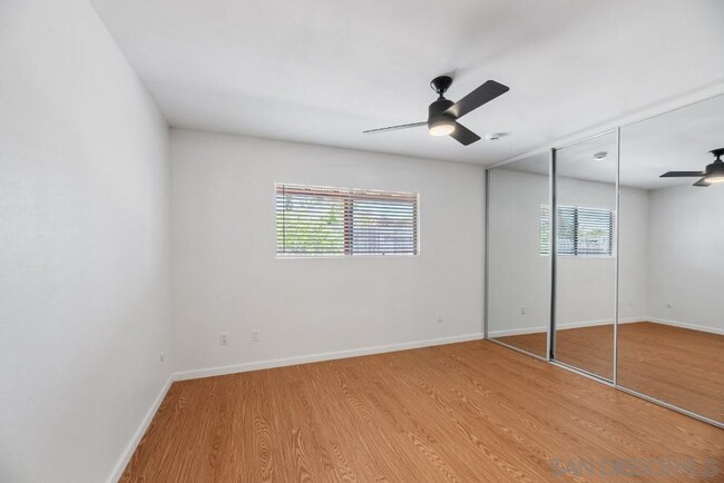 Building Photo - 10359 Londonderry Ave