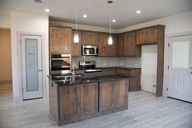 Building Photo - Stunning home in Springtown TX