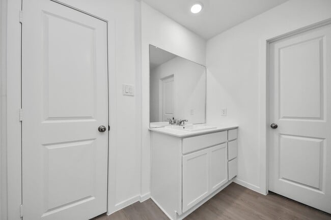 Building Photo - 16831 Spotted Oak Dr