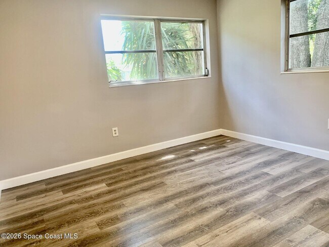 Building Photo - 1624 Mitchell St