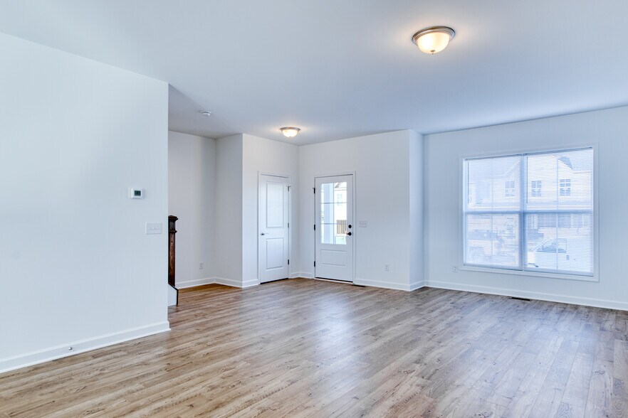 Building Photo - 223 Addison Ct