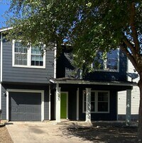 Building Photo - Spacious 4 Bed / 2.5 Bath Home