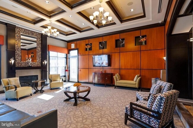 Building Photo - 944 Halifax Pl