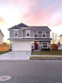 Building Photo - Charming Very Spacious 2-Story Home for Rent in Pasco, WA – Ideal Location Off Road 68!
