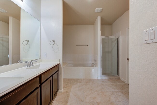 Building Photo - 734 Mill Spring Ct