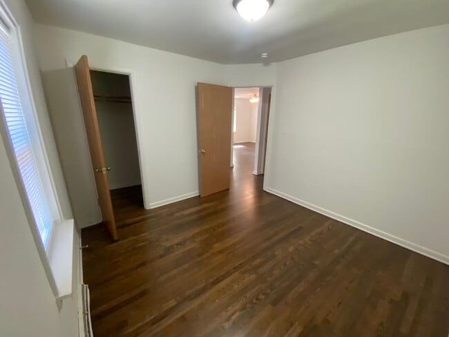 Building Photo - Convenient 2BR Rental Near Amenities: Your...
