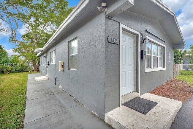 Building Photo - 746 SW 4th St