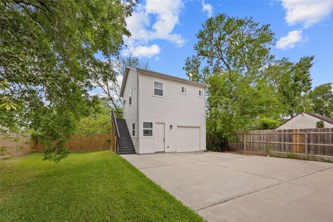 Building Photo - 4384 Fiesta Ln