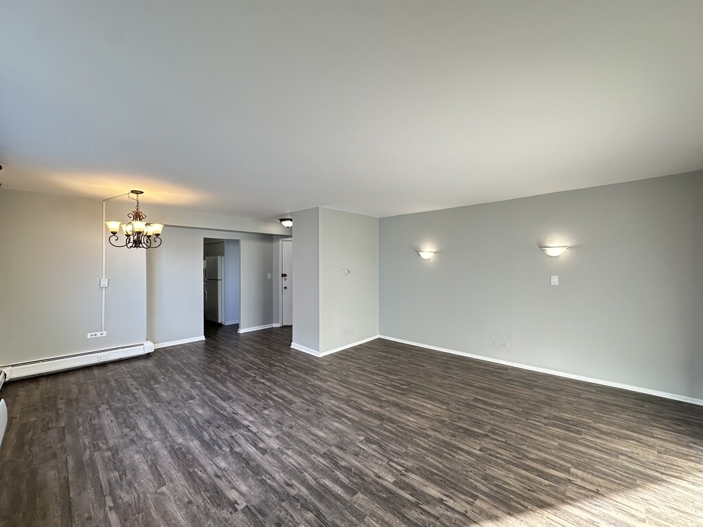 Building Photo - 6325 N Sheridan Rd