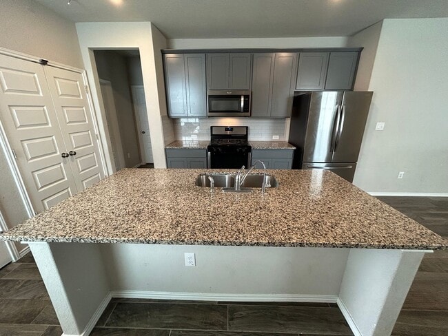Building Photo - **APPLICATION RECEIVED** Beautiful Single-Story Home with Covered Patio & Fenced Yard!