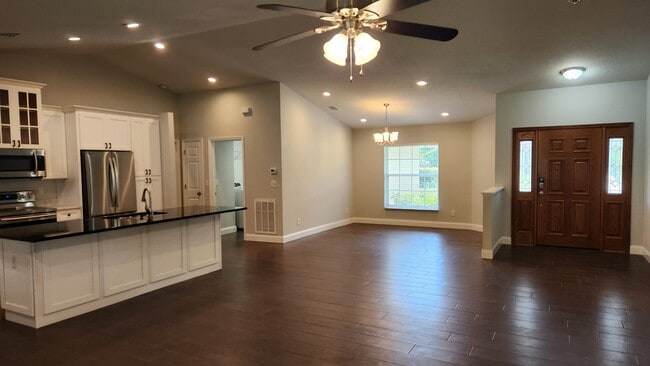Building Photo - 326 Echo Pines Way